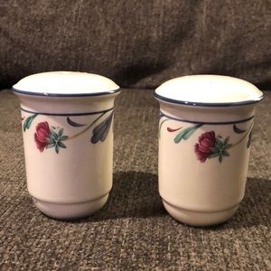 Lenox “Poppies On Blue” Salt & Pepper Shaker Set